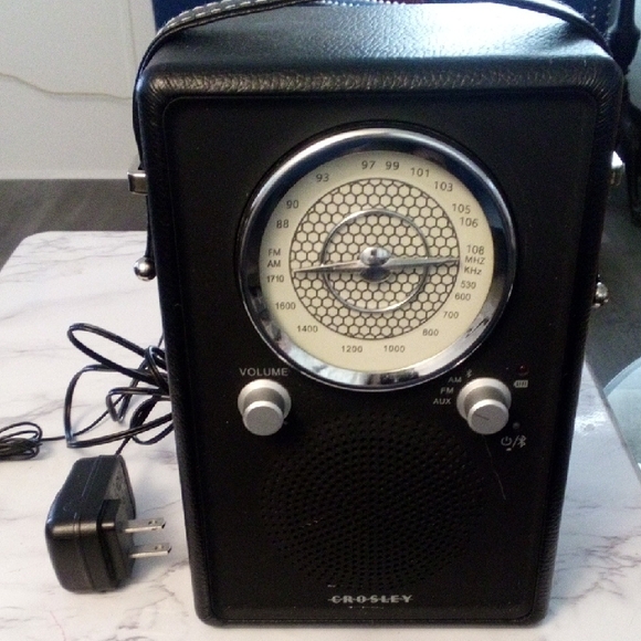 Crosley Other - Crosley Radio - Mockingbird  Black Retro AM/FM Radio - Model CR3934ABK